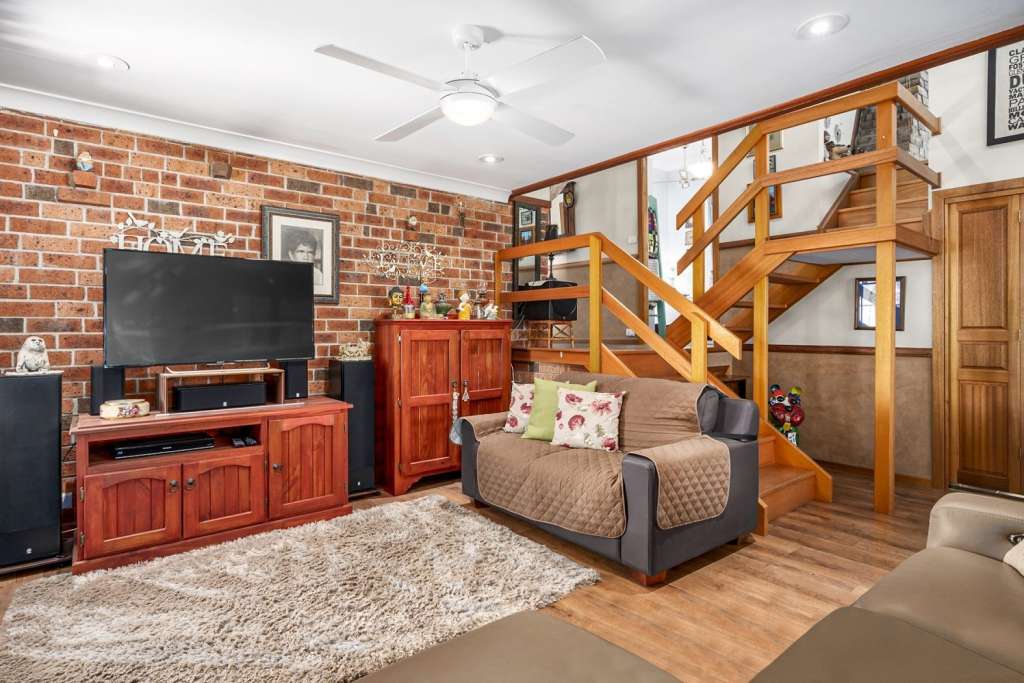 18-20 Jones Street, DUNGOG, NSW 2420 AUS