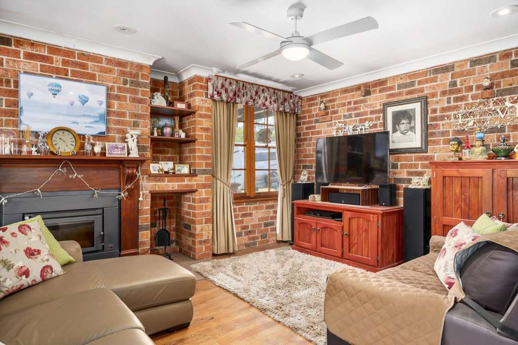 18-20 Jones Street, DUNGOG, NSW 2420 AUS