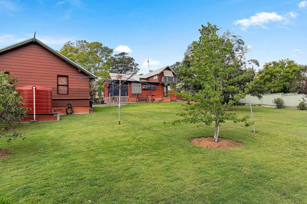 18-20 Jones Street, DUNGOG, NSW 2420 AUS