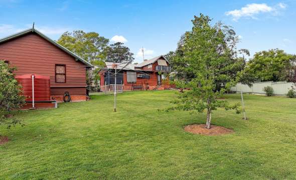 18-20 Jones Street, DUNGOG, NSW 2420 AUS
