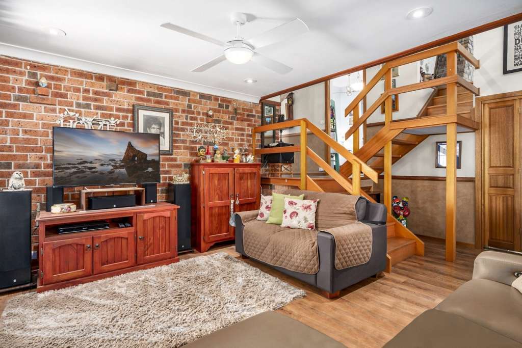 18-20 Jones Street, DUNGOG, NSW 2420 AUS
