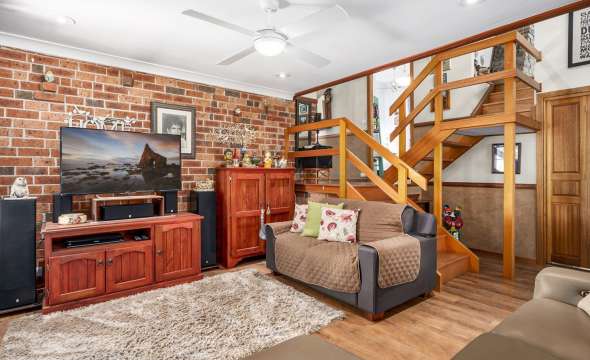 18-20 Jones Street, DUNGOG, NSW 2420 AUS