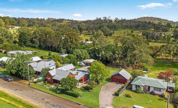 18-20 Jones Street, DUNGOG, NSW 2420 AUS