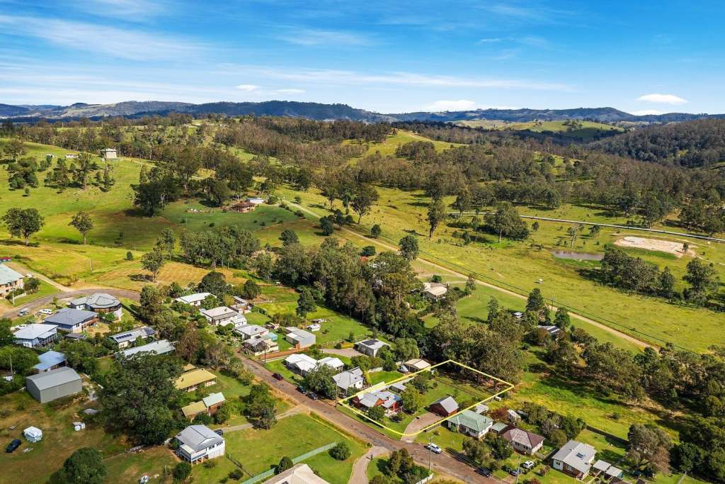 18-20 Jones Street, DUNGOG, NSW 2420 AUS
