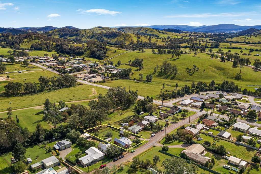 18-20 Jones Street, DUNGOG, NSW 2420 AUS