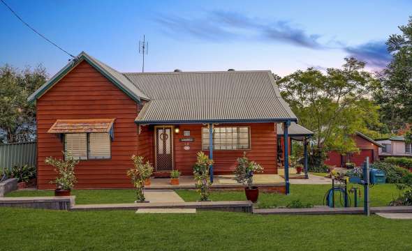 18-20 Jones Street, DUNGOG, NSW 2420 AUS