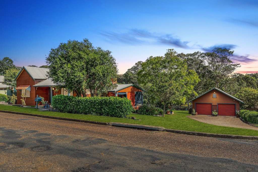 18-20 Jones Street, DUNGOG, NSW 2420 AUS