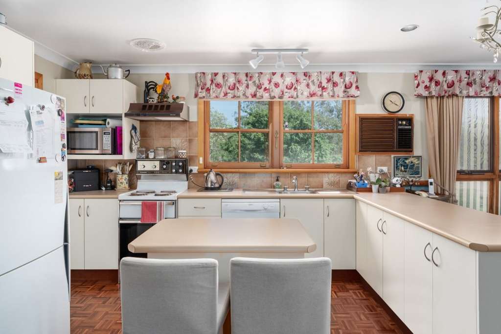 18-20 Jones Street, DUNGOG, NSW 2420 AUS