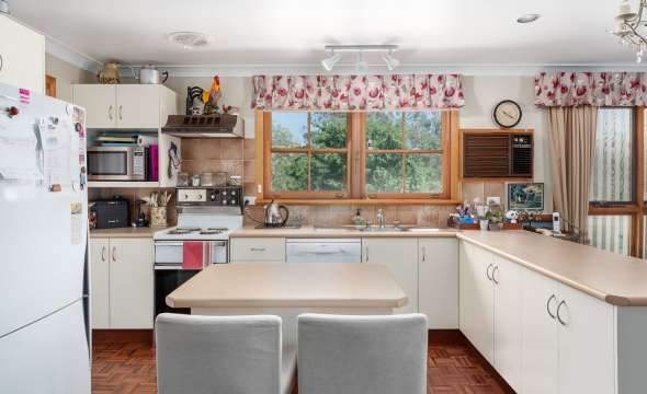 18-20 Jones Street, DUNGOG, NSW 2420 AUS