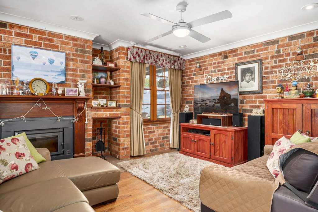 18-20 Jones Street, DUNGOG, NSW 2420 AUS