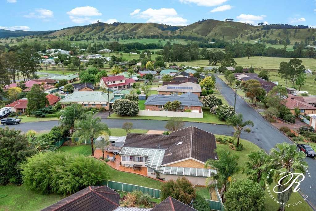 17 Melbee Circuit, DUNGOG, NSW 2420 AUS