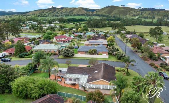 17 Melbee Circuit, DUNGOG, NSW 2420 AUS