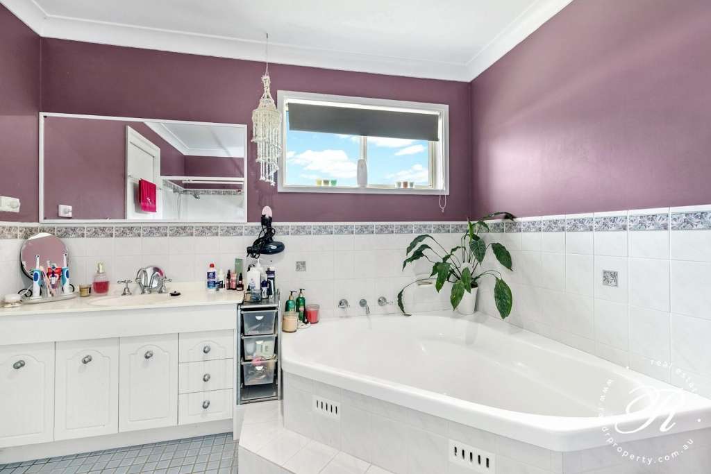17 Melbee Circuit, DUNGOG, NSW 2420 AUS