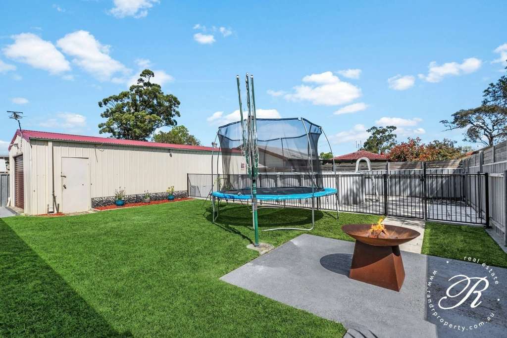 6 Blackbutt Crescent, MEDOWIE, NSW 2318 AUS