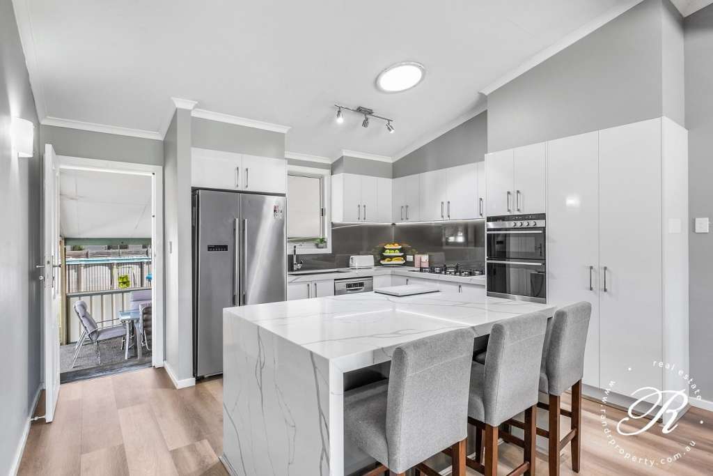 6 Blackbutt Crescent, MEDOWIE, NSW 2318 AUS