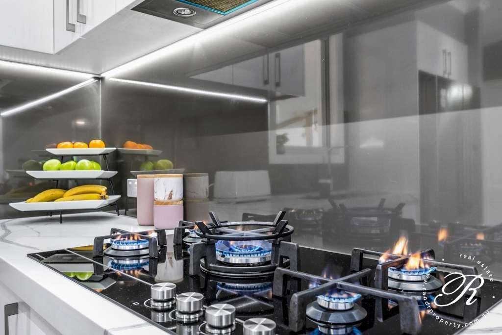 6 Blackbutt Crescent, MEDOWIE, NSW 2318 AUS