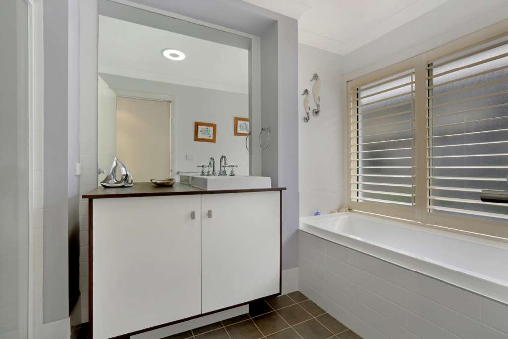 25 Augusta Place, MEDOWIE, NSW 2318 AUS