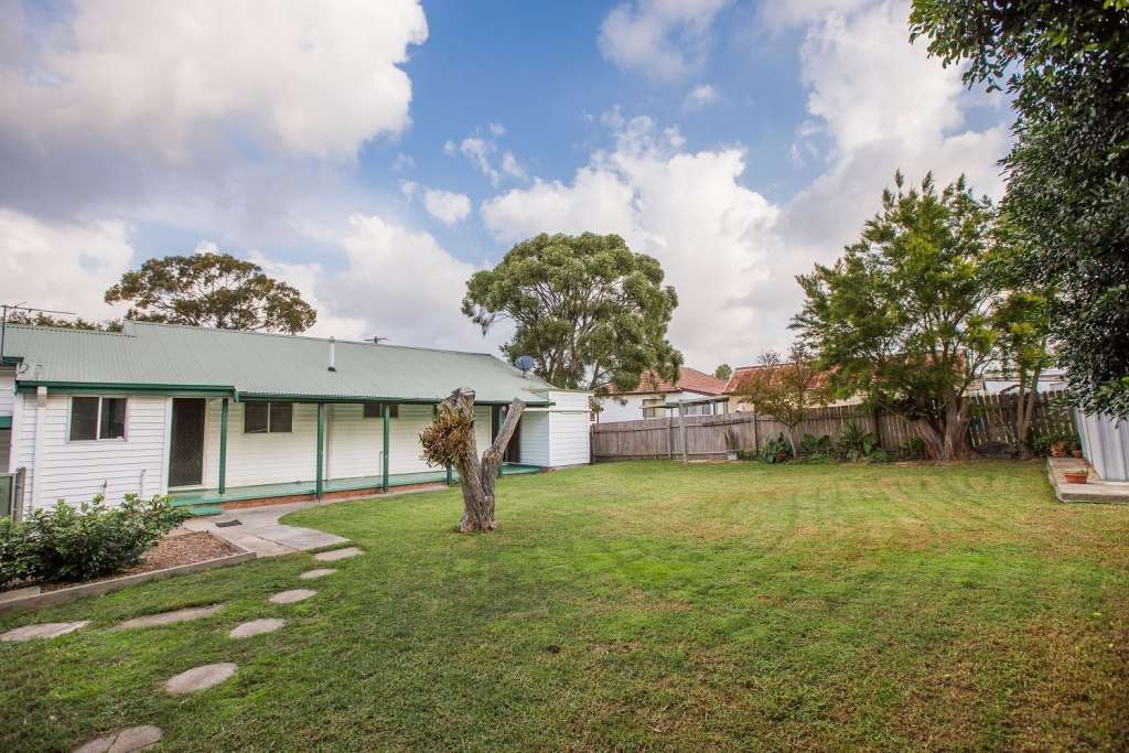 21 Gwen Parade, RAYMOND TERRACE, NSW 2324 AUS