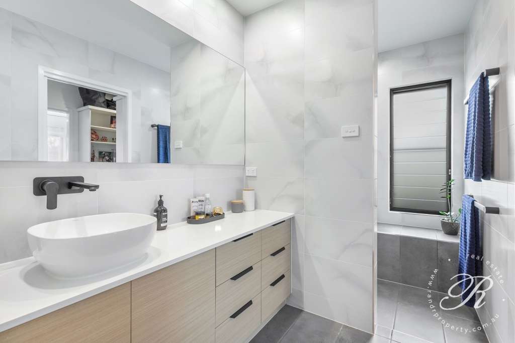 61 Federation Drive, Medowie, NSW 2318 AUS