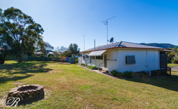 2 Cedar Crescent, Gloucester, NSW 2422 AUS
