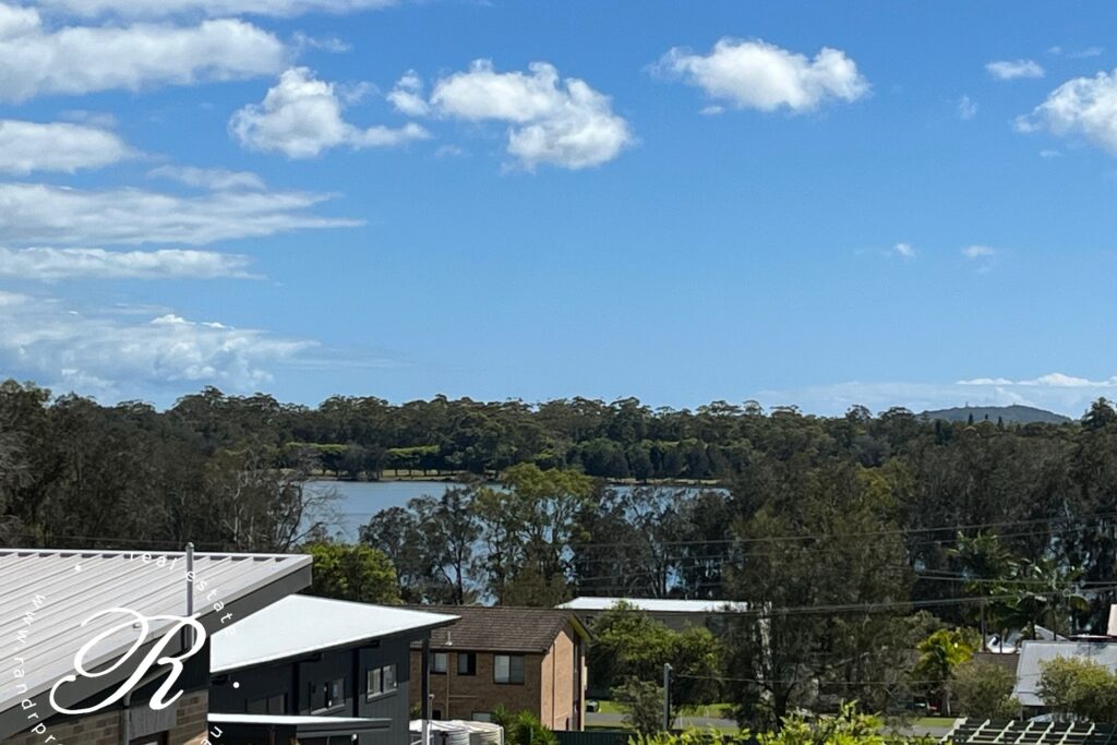 5 Illawarra Crescent, Coomba Park, NSW 2428 AUS