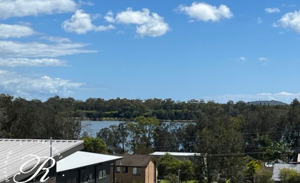 5 Illawarra Crescent, Coomba Park, NSW 2428 AUS