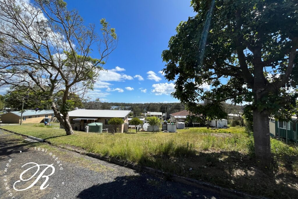 5 Illawarra Crescent, Coomba Park, NSW 2428 AUS